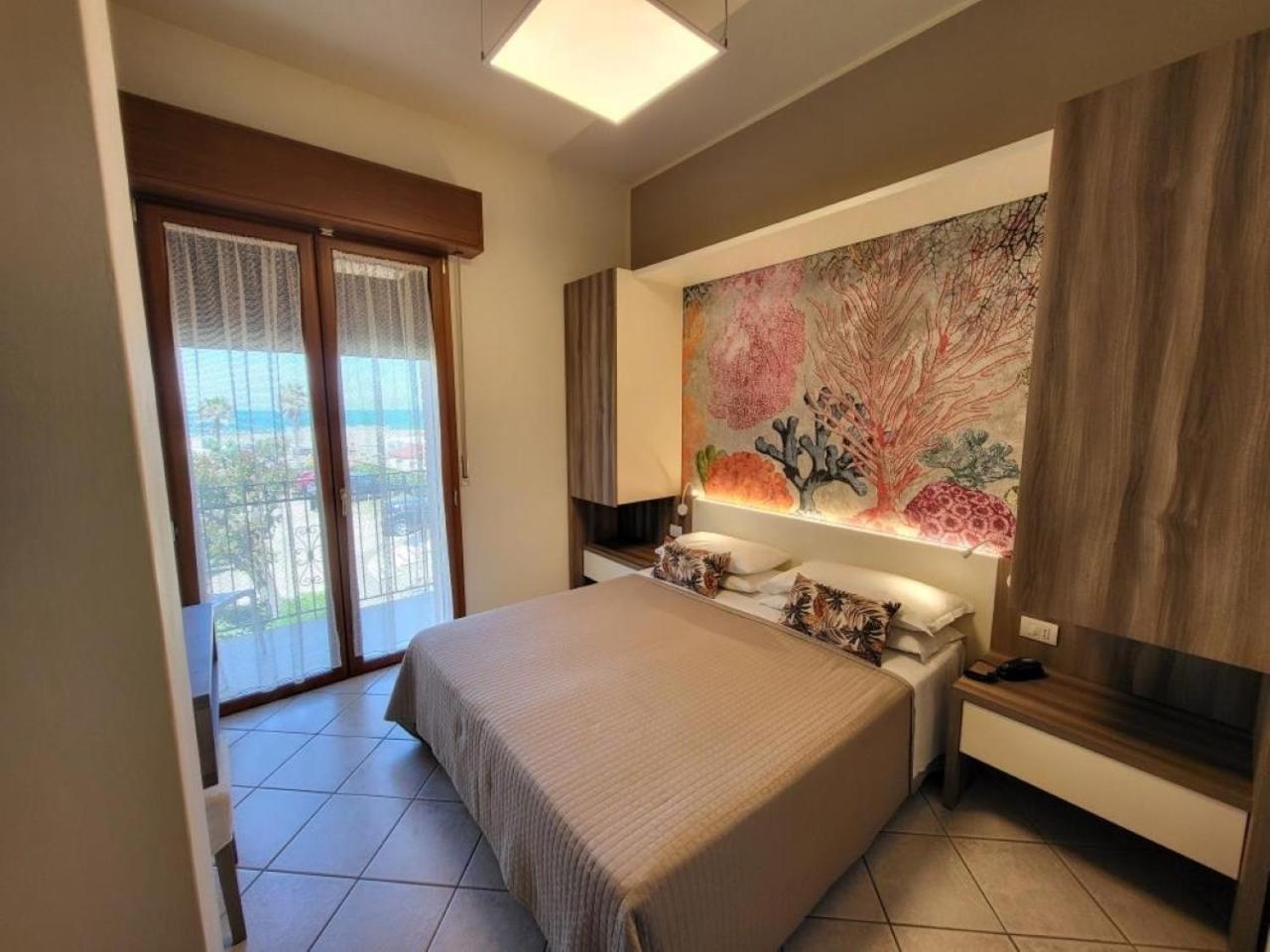 Hotel Villa Fulgida Cattolica Kültér fotó